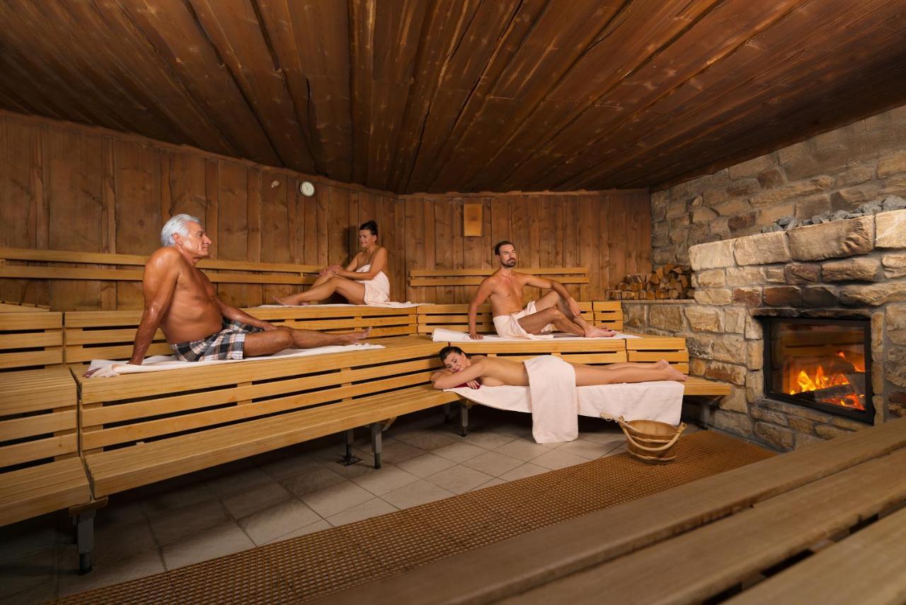 Hotel Bora Hotsparesort 라돌프젤암보덴시 외부 사진